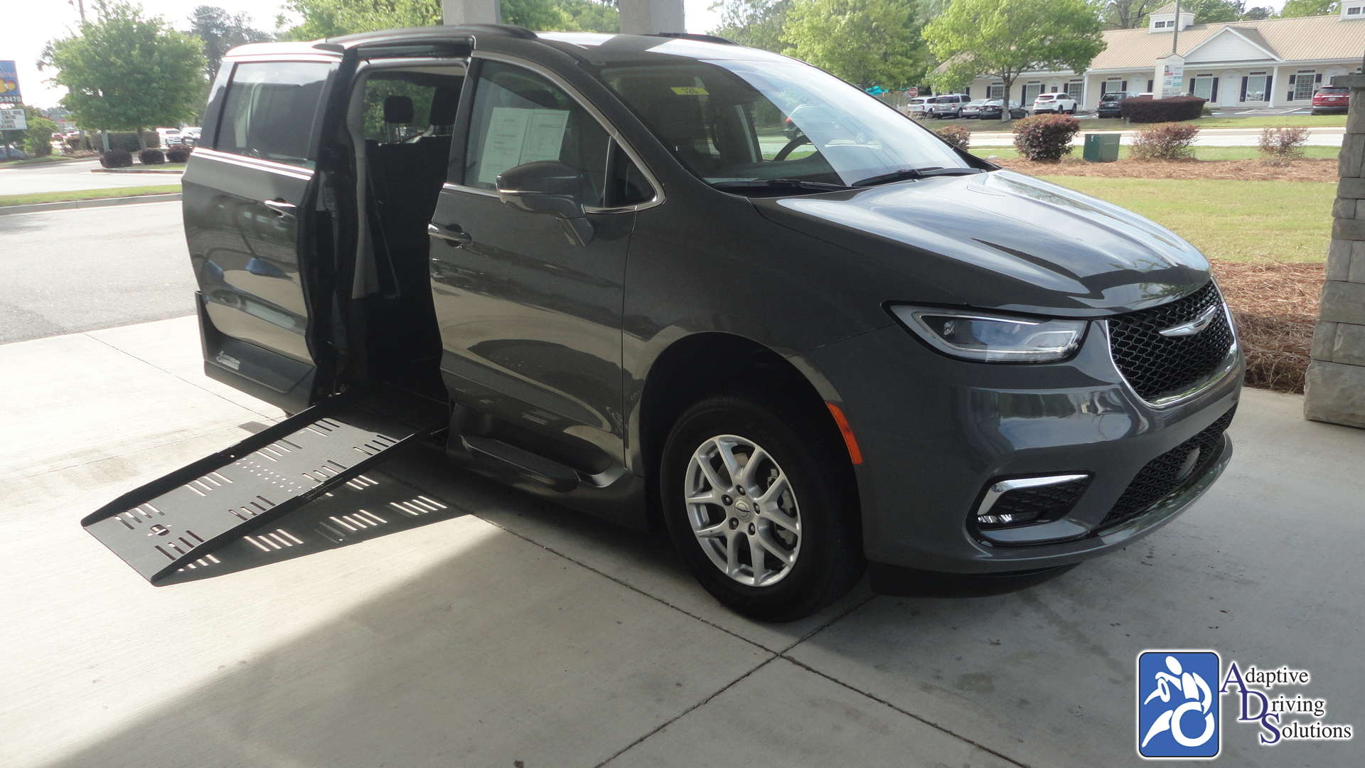 Adaptive Driving Solutions BraunAbility Chrysler Foldout XT  Gallery Image
