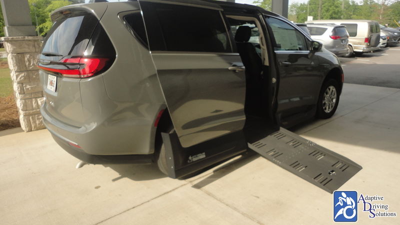 2022 Chrysler Pacifica Wheelchair Van - Adaptive Driving Solutions 