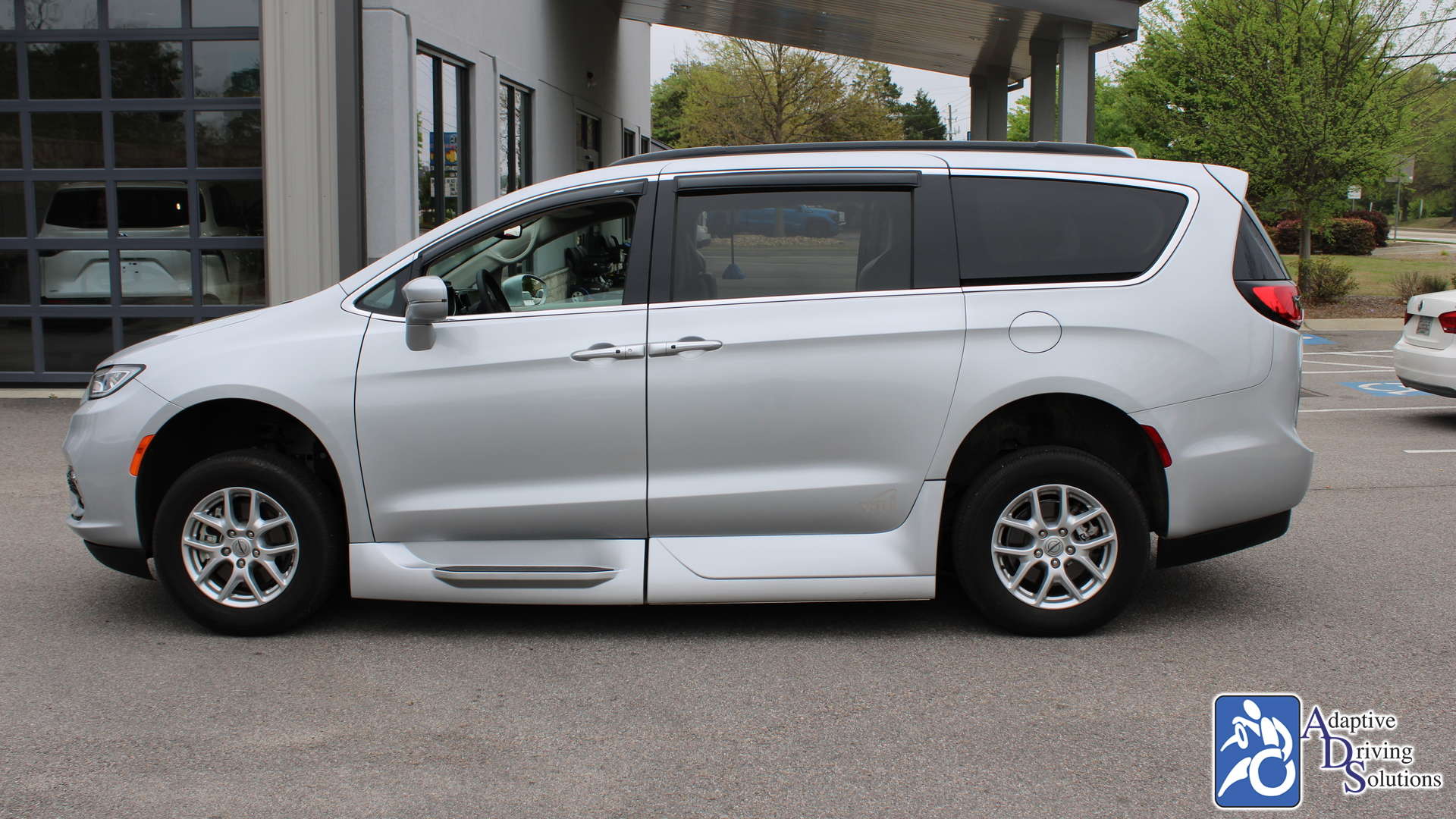 Adaptive Driving Solutions VMI Chrysler Northstar  Gallery Image